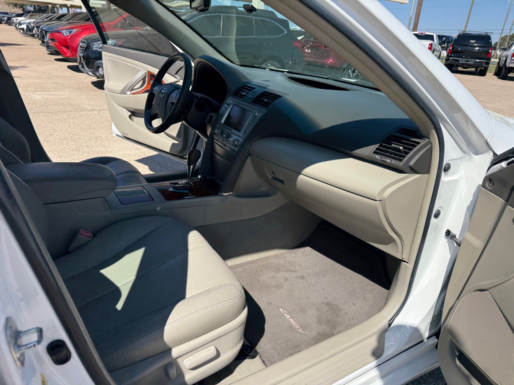 2011 Toyota Camry Image 16