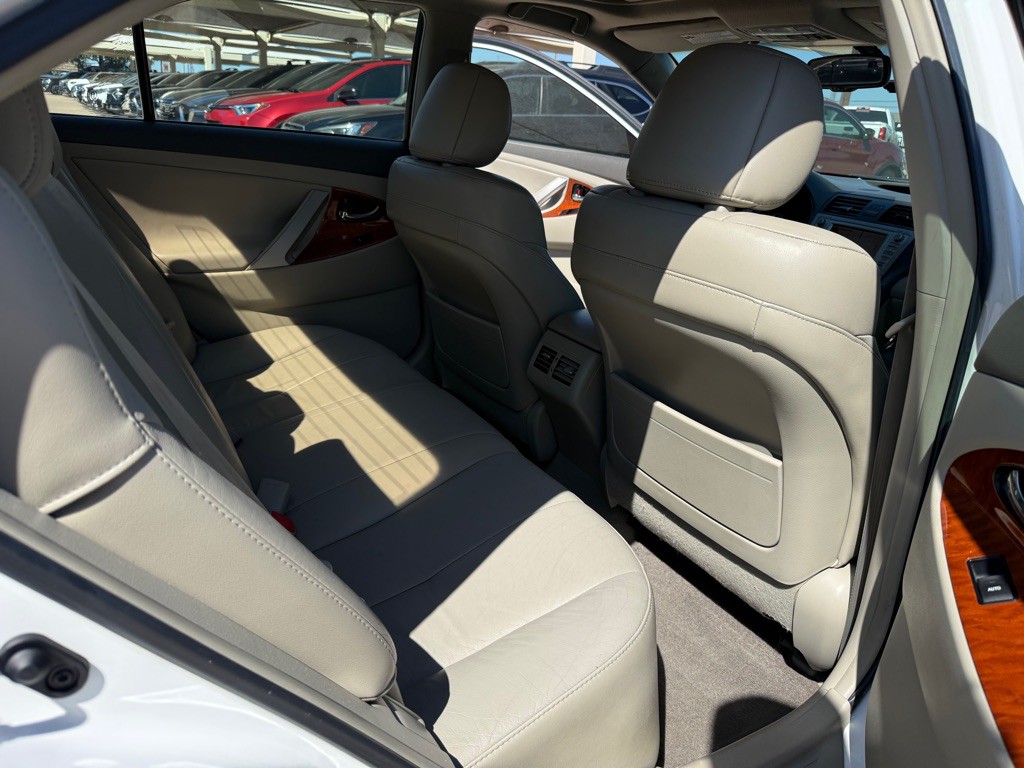 2011 Toyota Camry Image 17