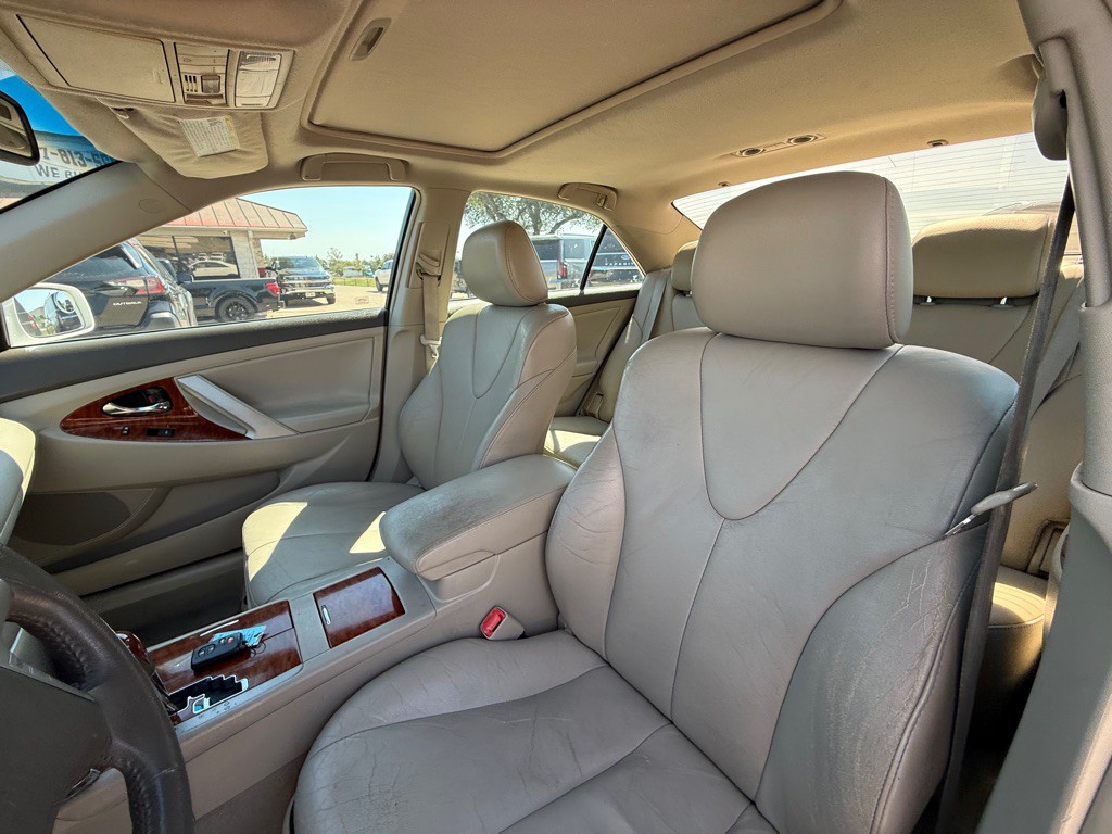2011 Toyota Camry Image 18