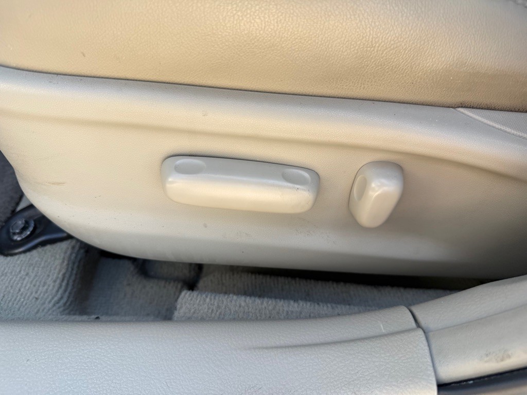 2011 Toyota Camry Image 19