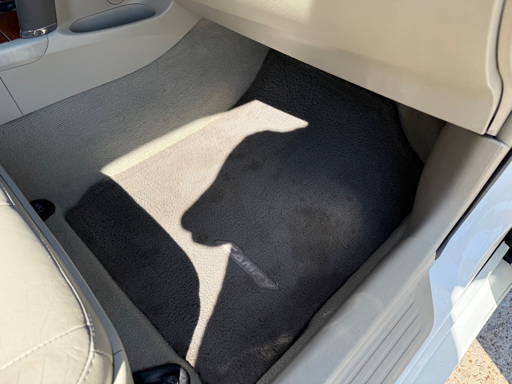2011 Toyota Camry Image 21