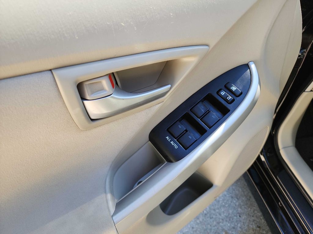 2012 Toyota Prius Image 9
