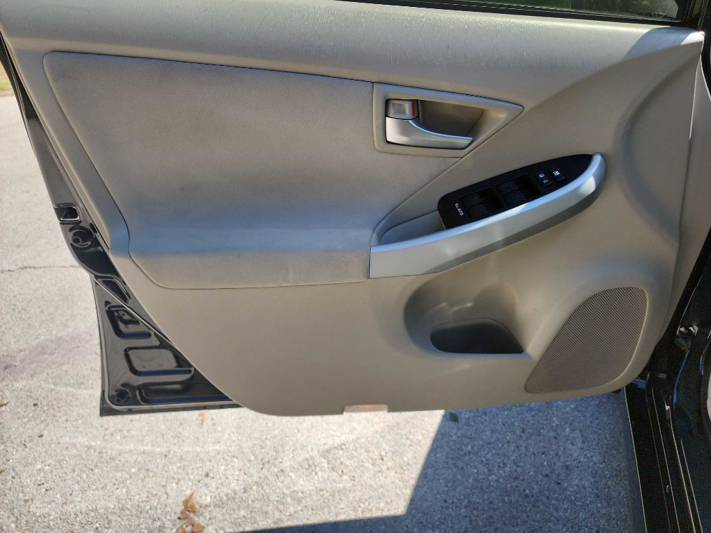 2012 Toyota Prius Image 12