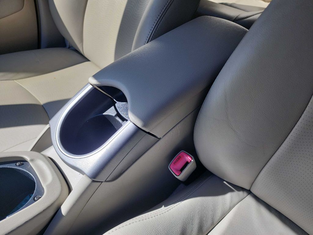 2012 Toyota Prius Image 24