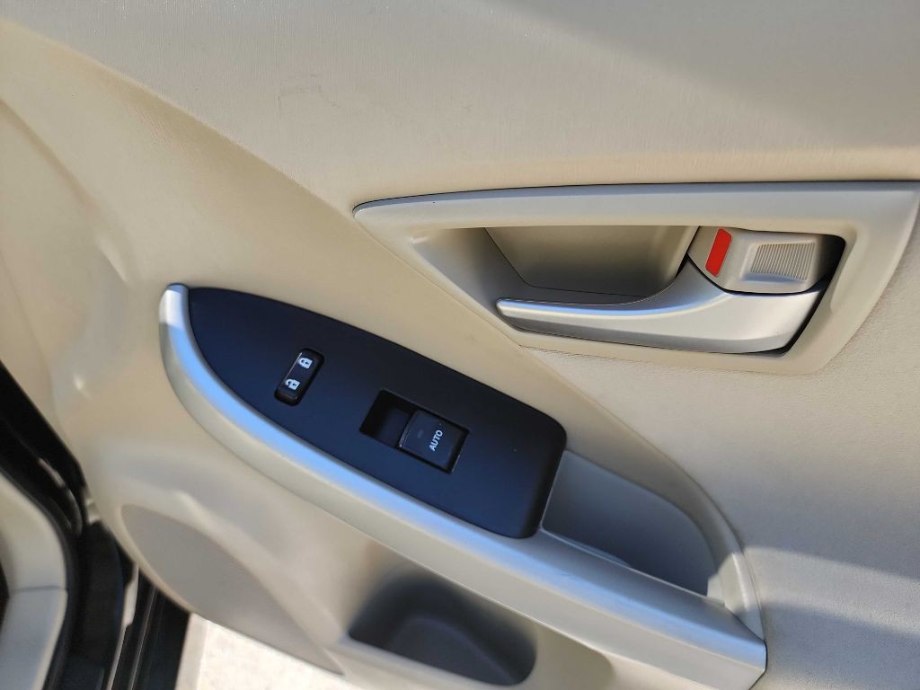 2012 Toyota Prius Image 28