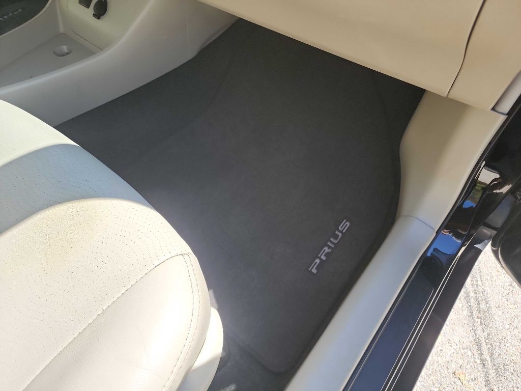 2012 Toyota Prius Image 31