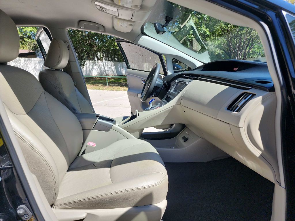 2012 Toyota Prius Image 32