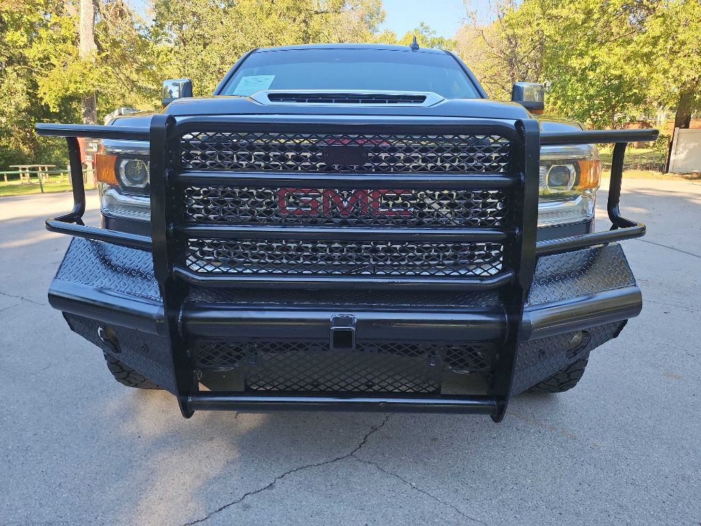 2017 GMC Sierra Image 2