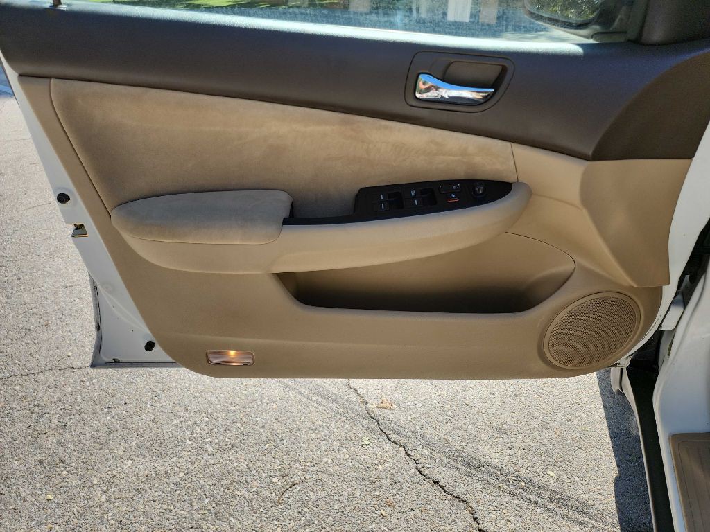 2003 Honda Accord Image 10