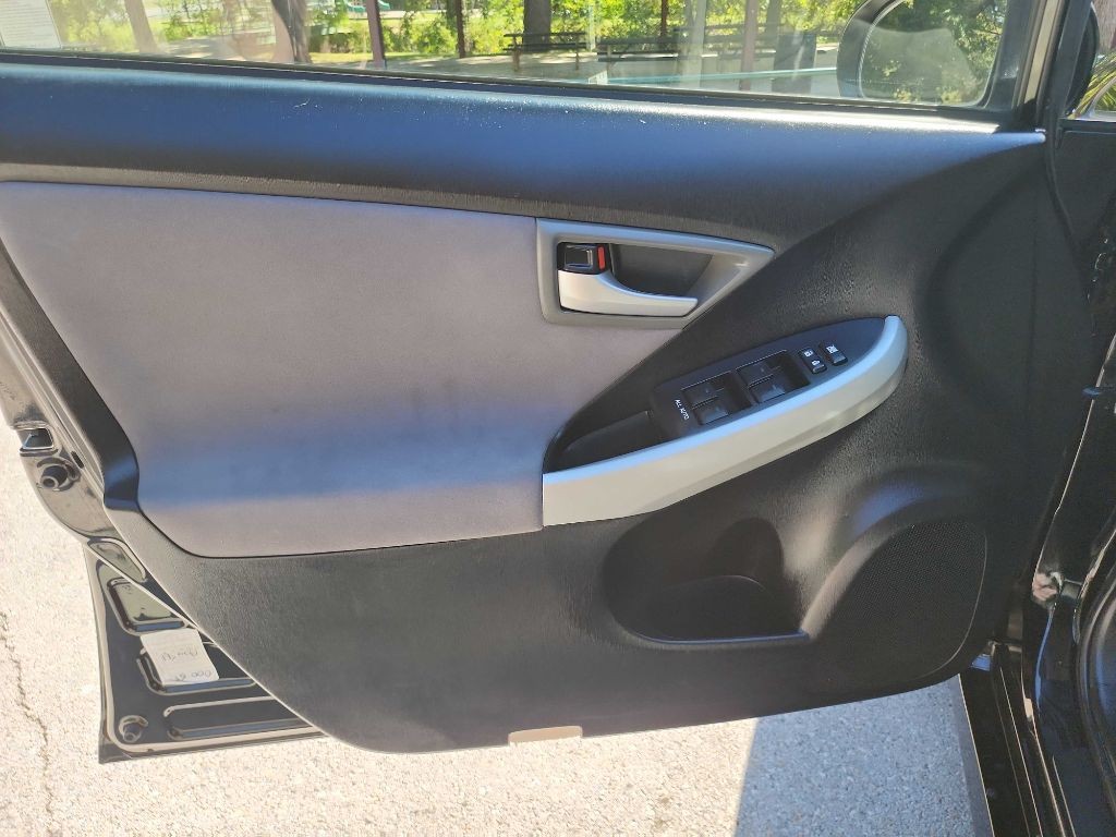 2014 Toyota Prius Image 11