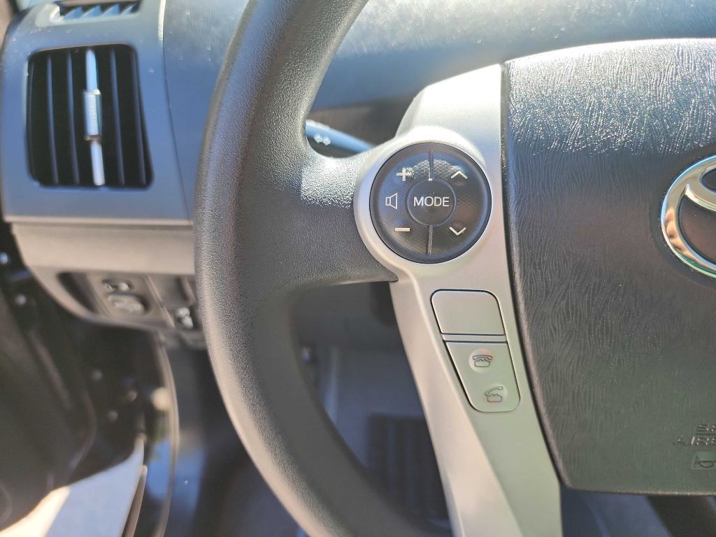 2014 Toyota Prius Image 16