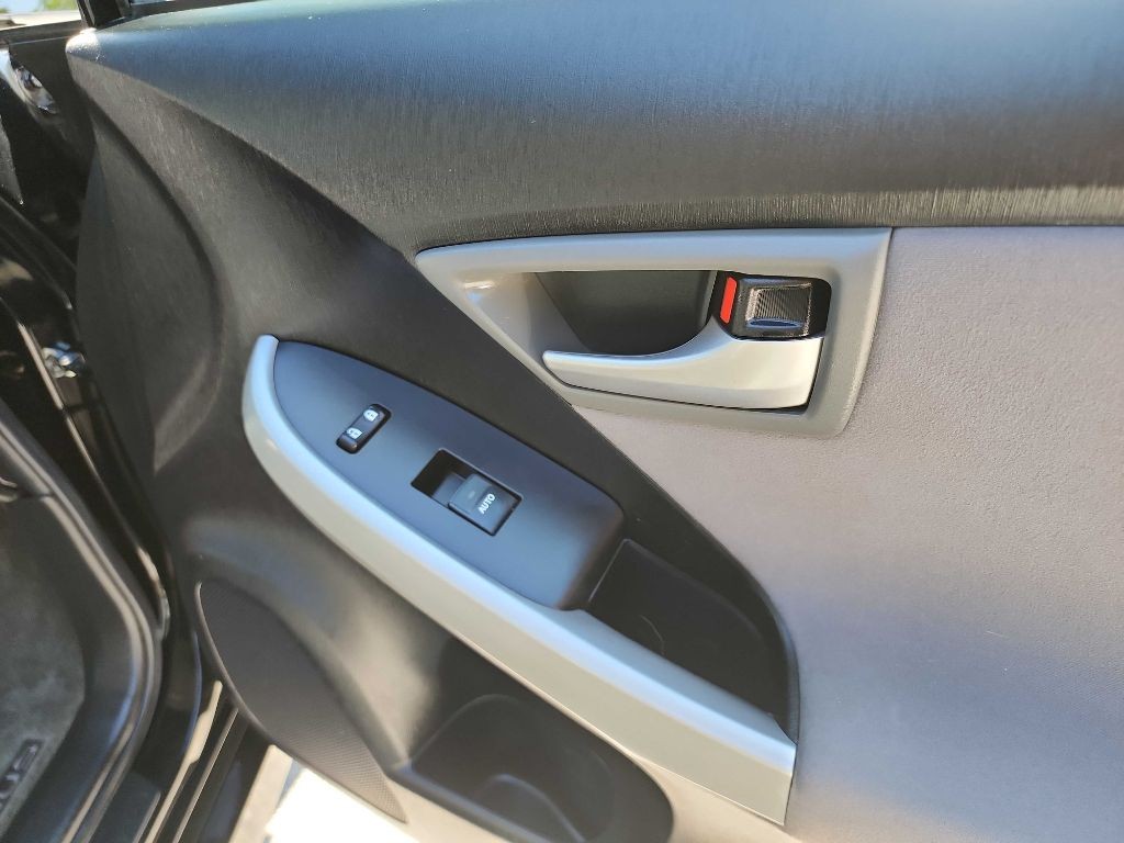 2014 Toyota Prius Image 28
