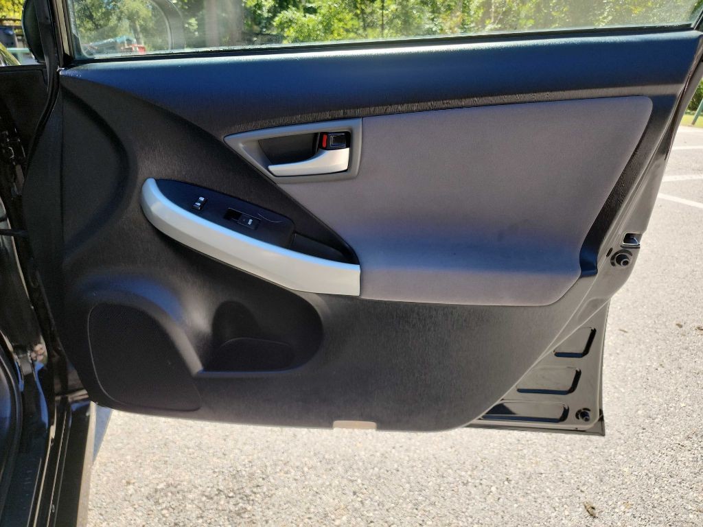 2014 Toyota Prius Image 30