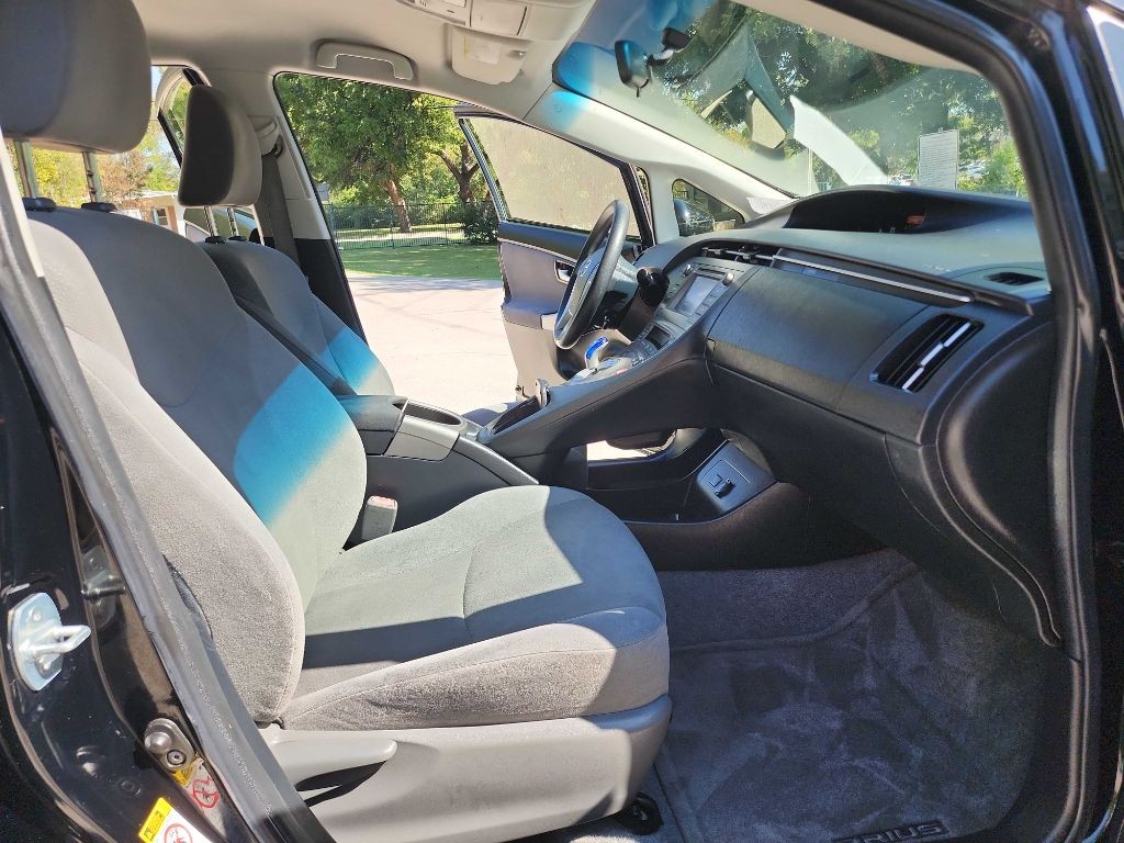 2014 Toyota Prius Image 32