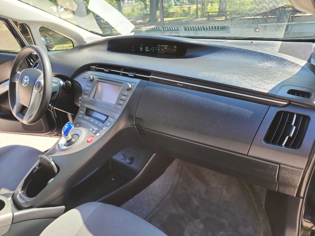 2014 Toyota Prius Image 33