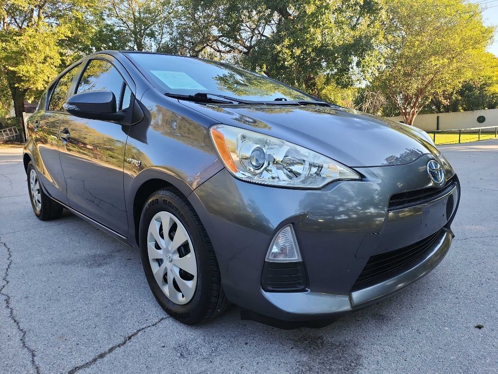 2014 Toyota Prius Image 1