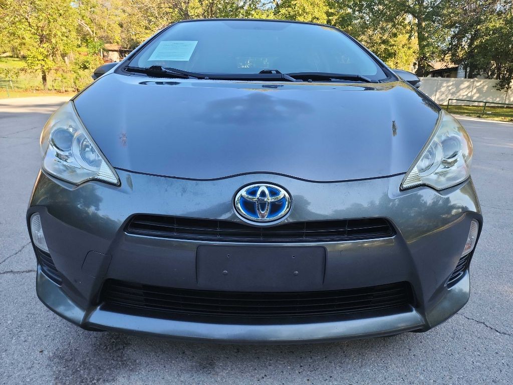2014 Toyota Prius Image 2