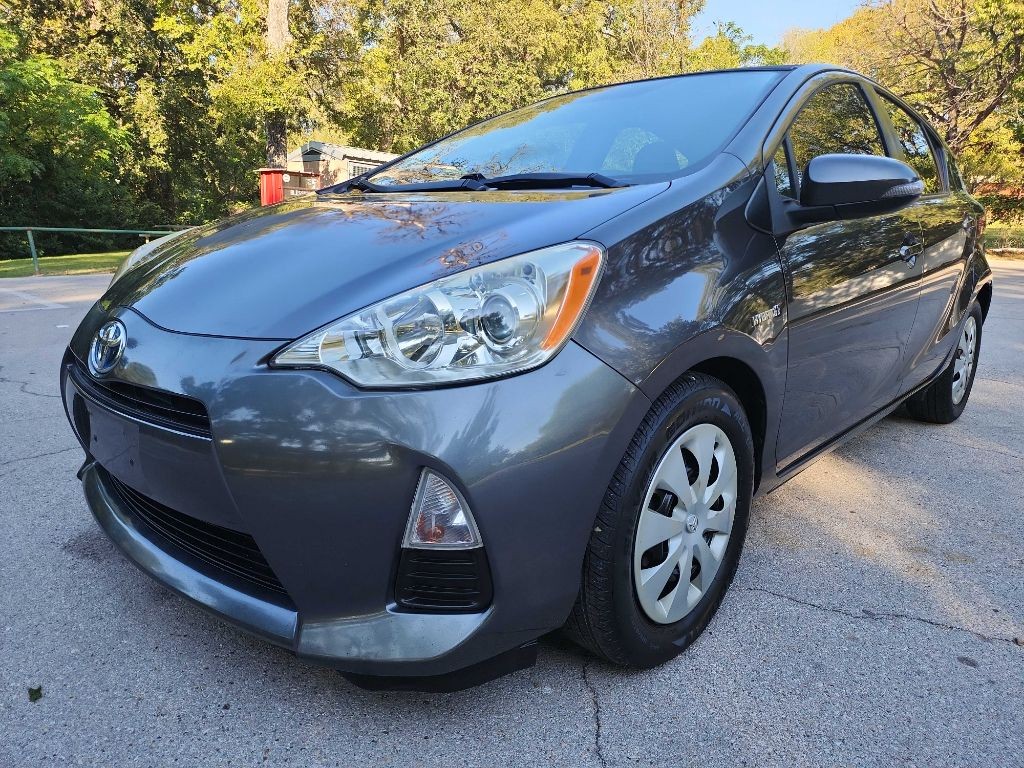 2014 Toyota Prius Image 3