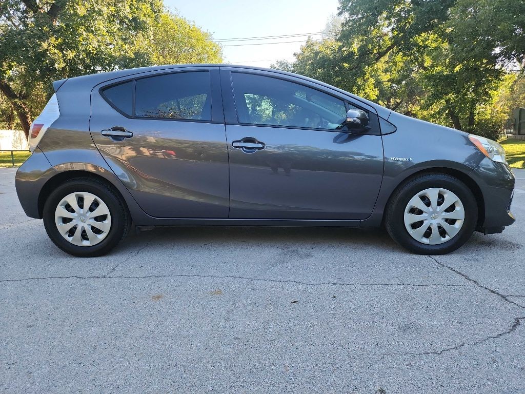 2014 Toyota Prius Image 7