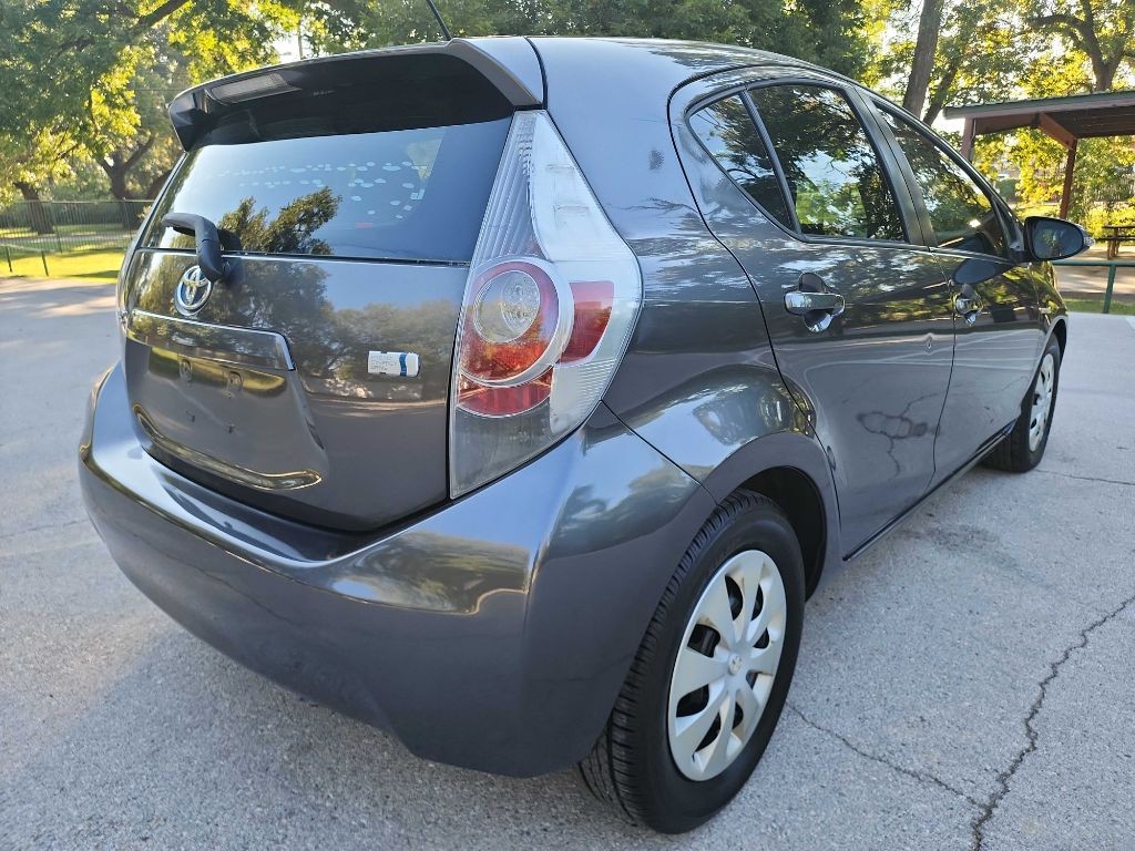 2014 Toyota Prius Image 8