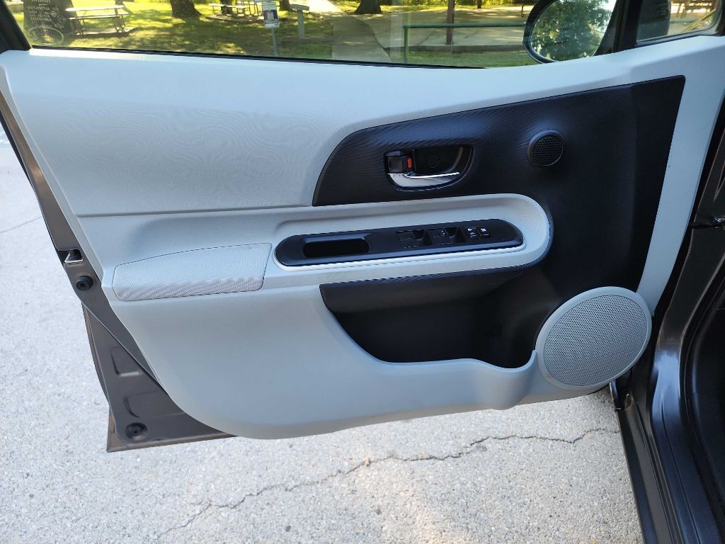 2014 Toyota Prius Image 9