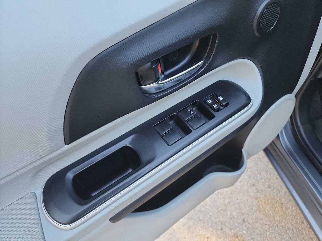 2014 Toyota Prius Image 11