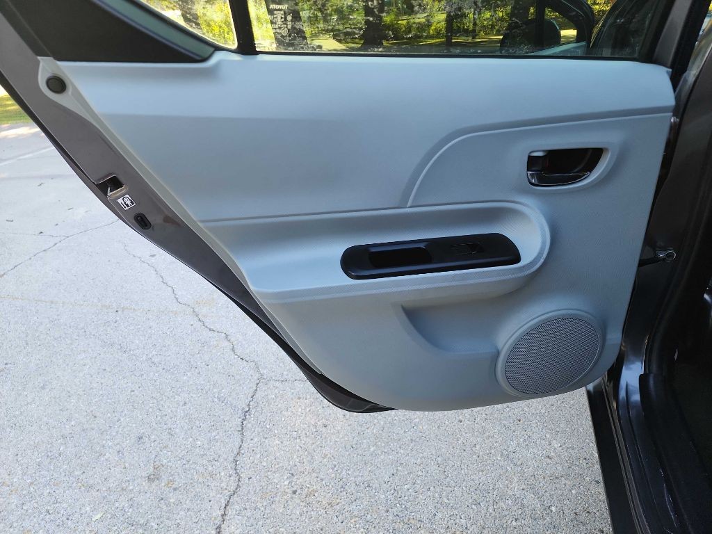 2014 Toyota Prius Image 18