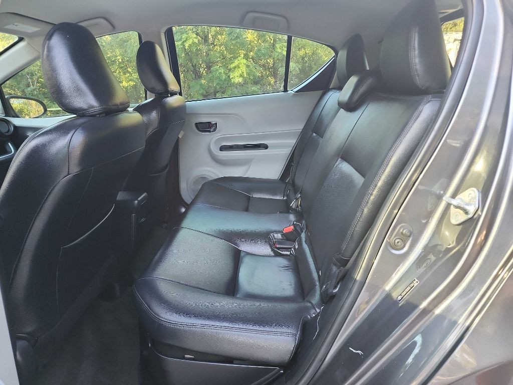 2014 Toyota Prius Image 19