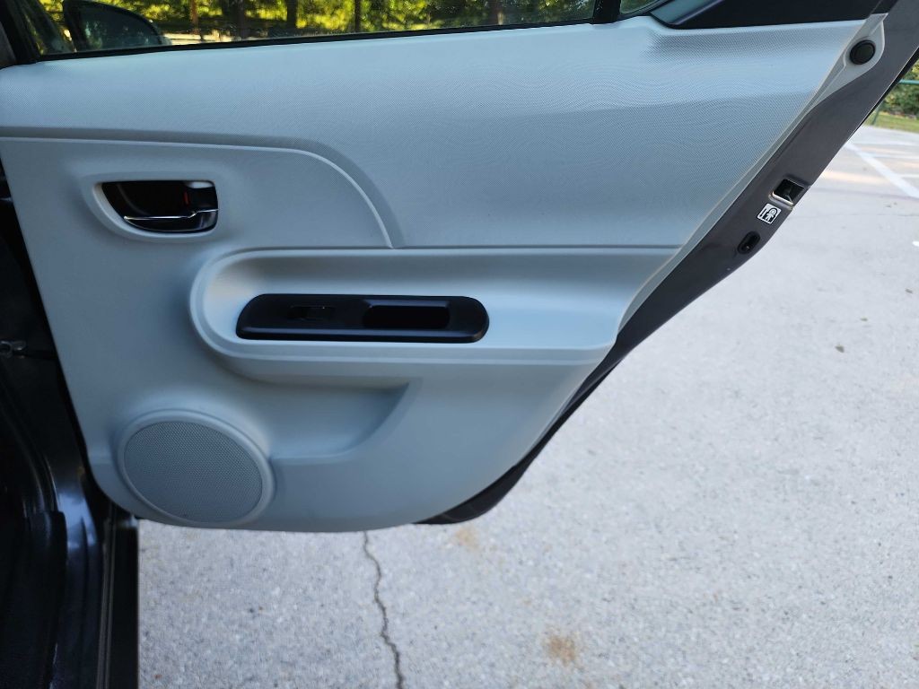 2014 Toyota Prius Image 21