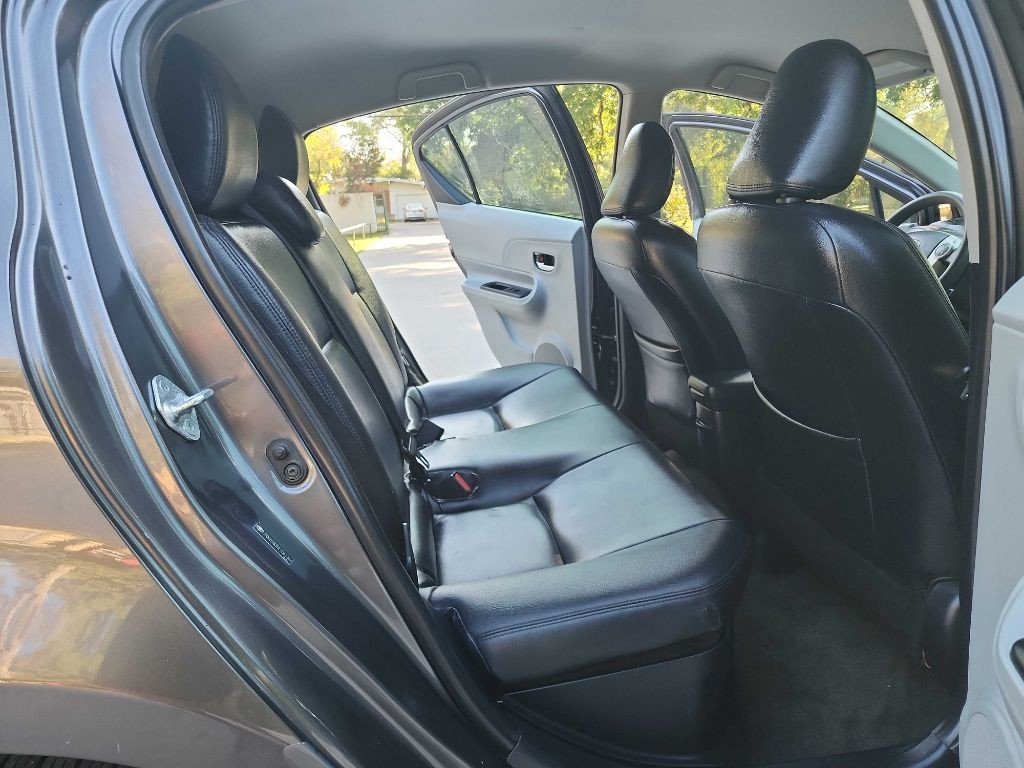 2014 Toyota Prius Image 22