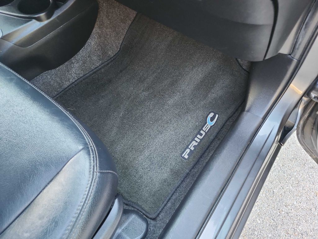 2014 Toyota Prius Image 25