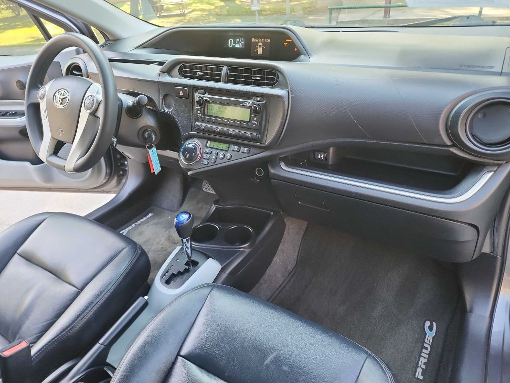 2014 Toyota Prius Image 26