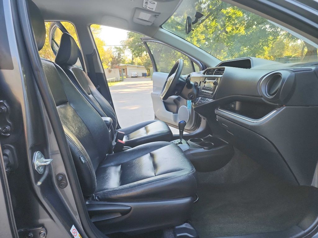 2014 Toyota Prius Image 27