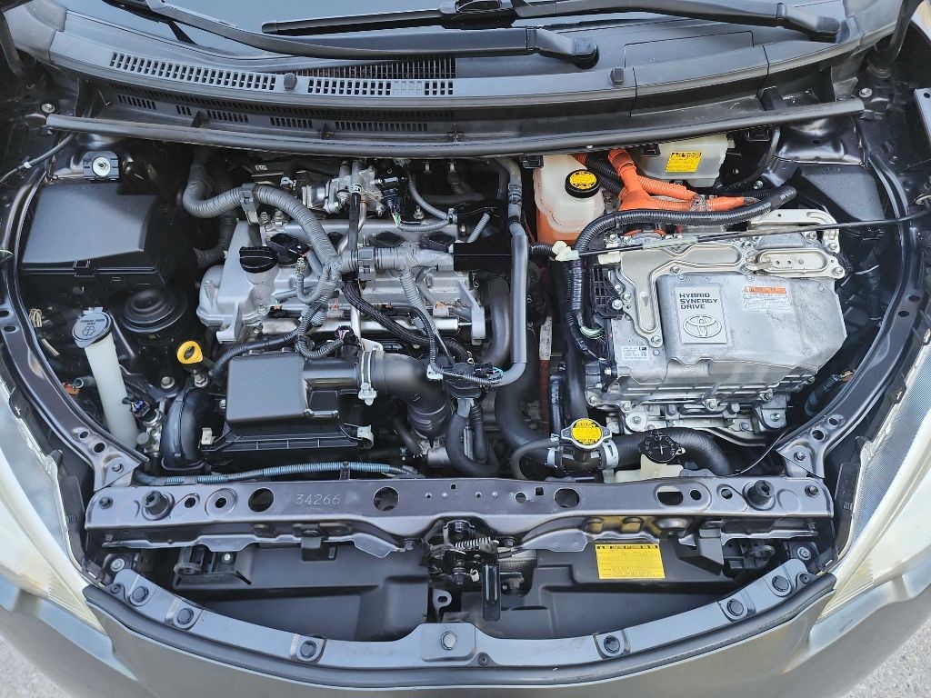 2014 Toyota Prius Image 28