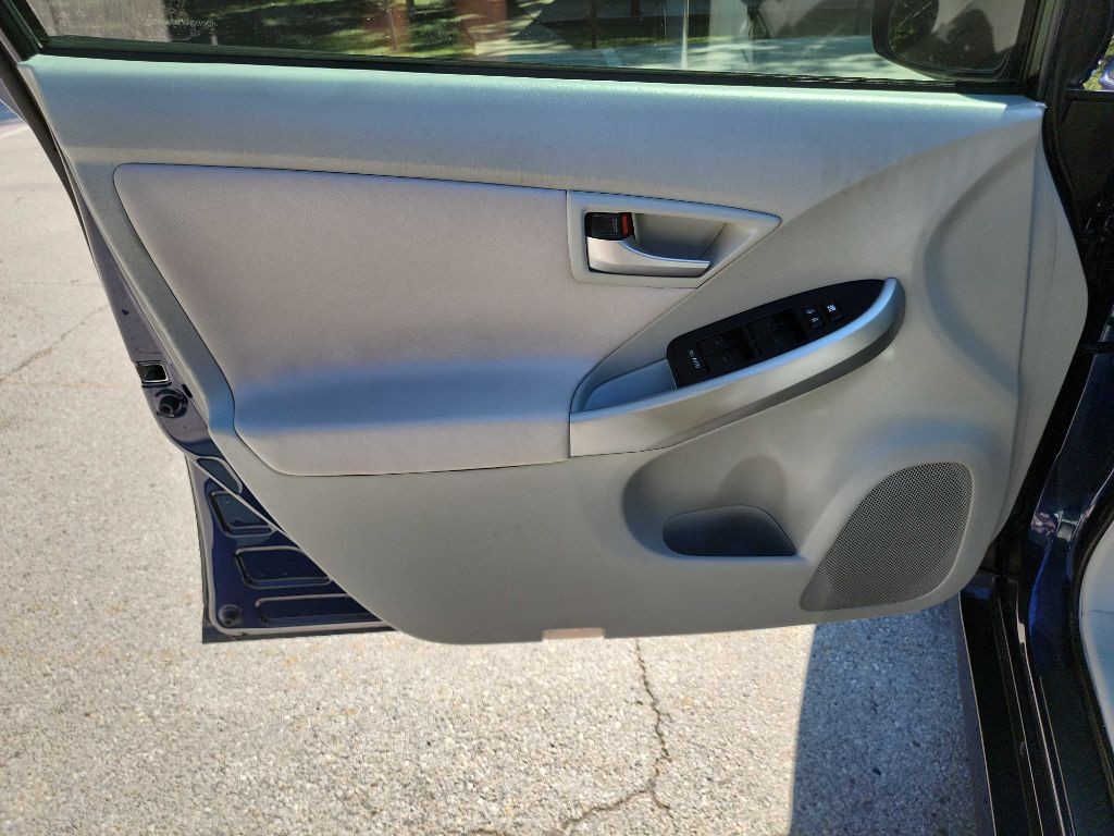 2015 Toyota Prius Image 11