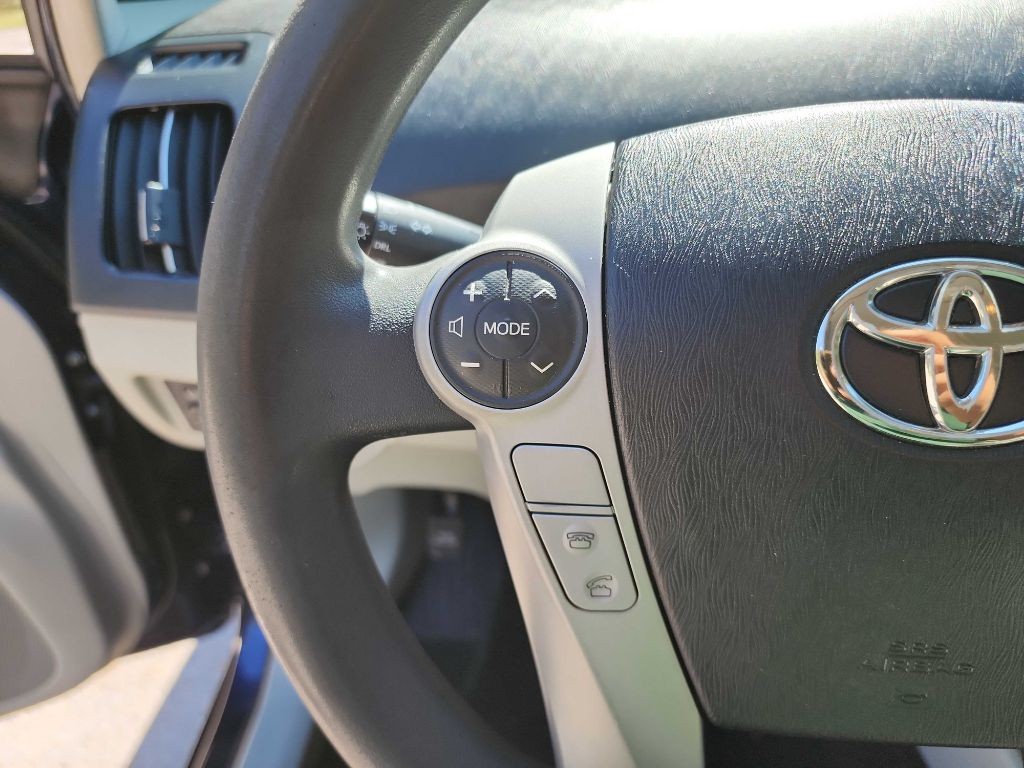 2015 Toyota Prius Image 12