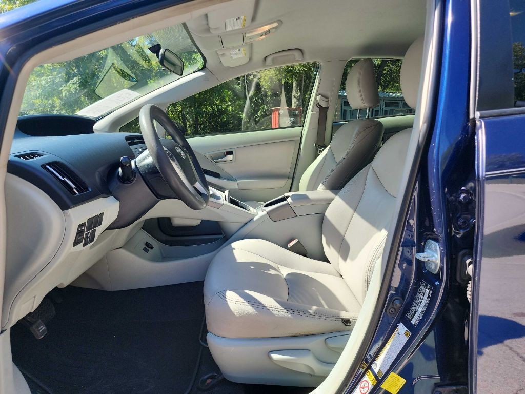 2015 Toyota Prius Image 13