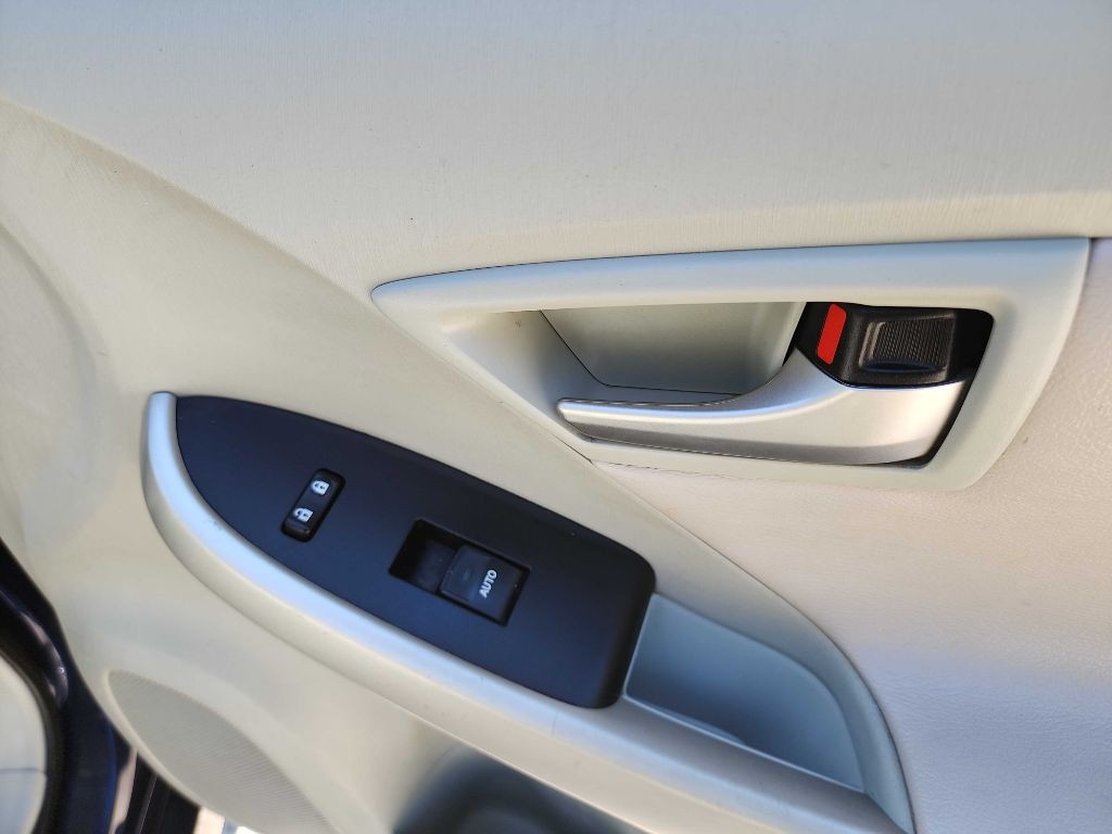 2015 Toyota Prius Image 31