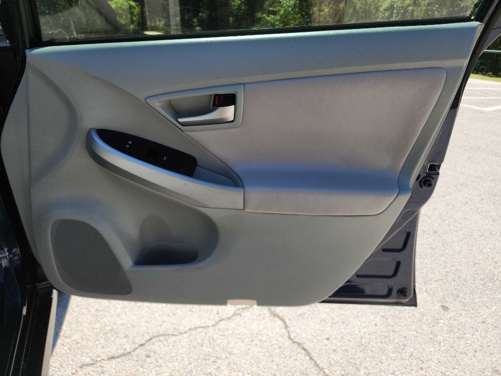 2015 Toyota Prius Image 32