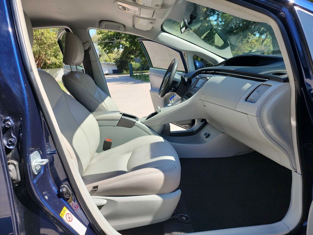2015 Toyota Prius Image 33