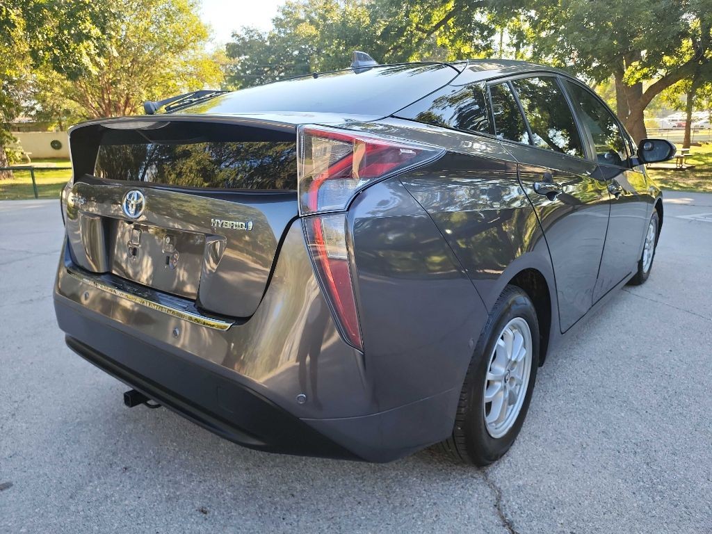 2017 Toyota Prius Image 8