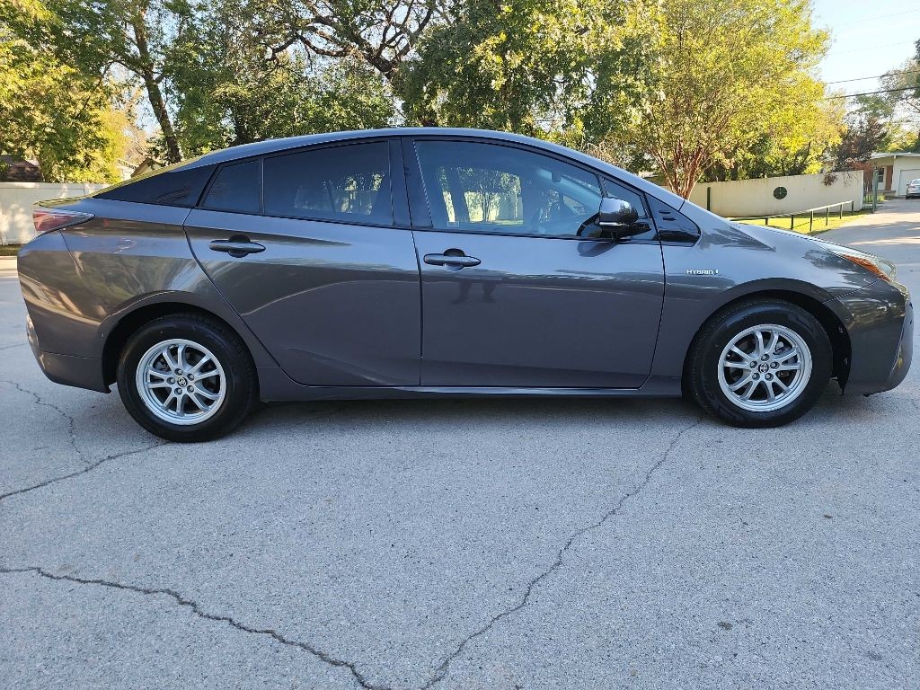 2017 Toyota Prius Image 11