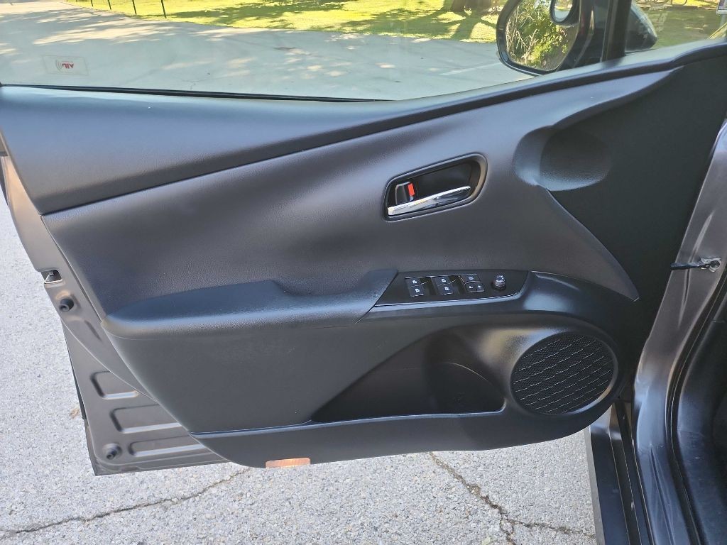 2017 Toyota Prius Image 12