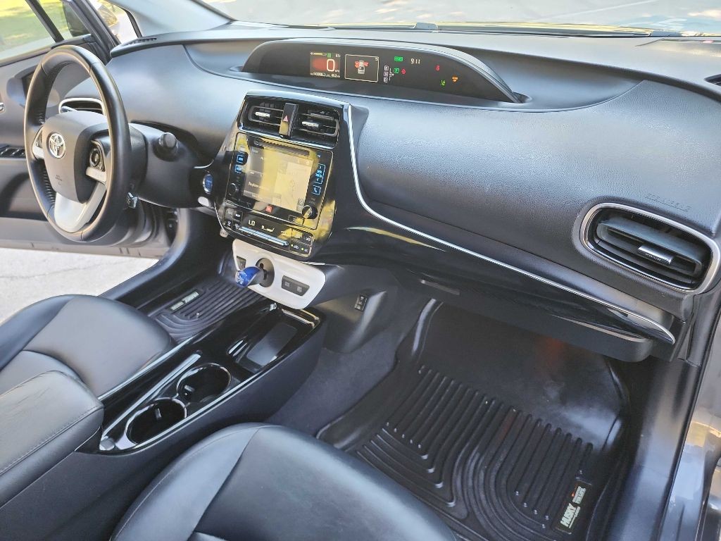 2017 Toyota Prius Image 38