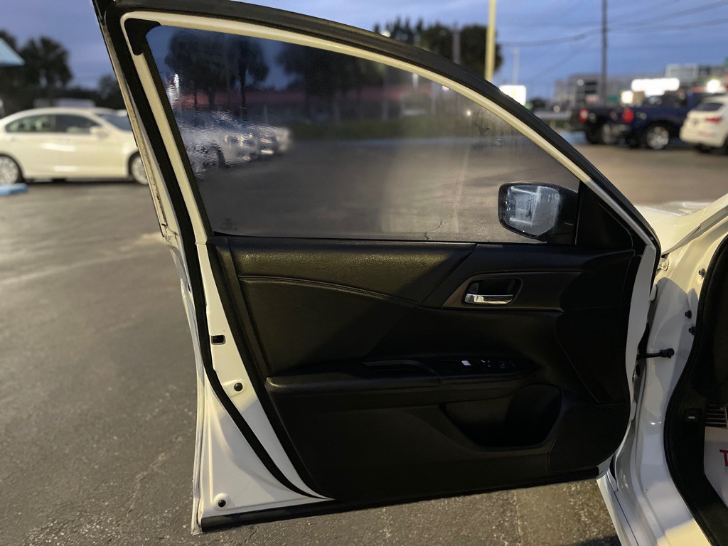 2016 Honda Accord Image 9