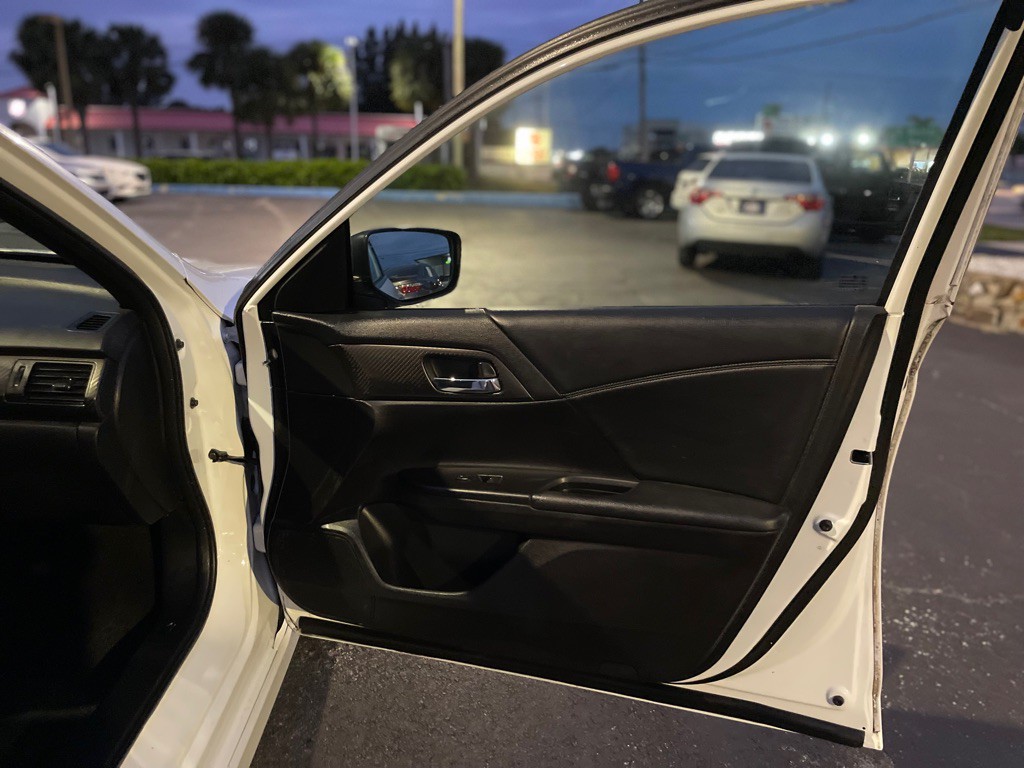 2016 Honda Accord Image 15