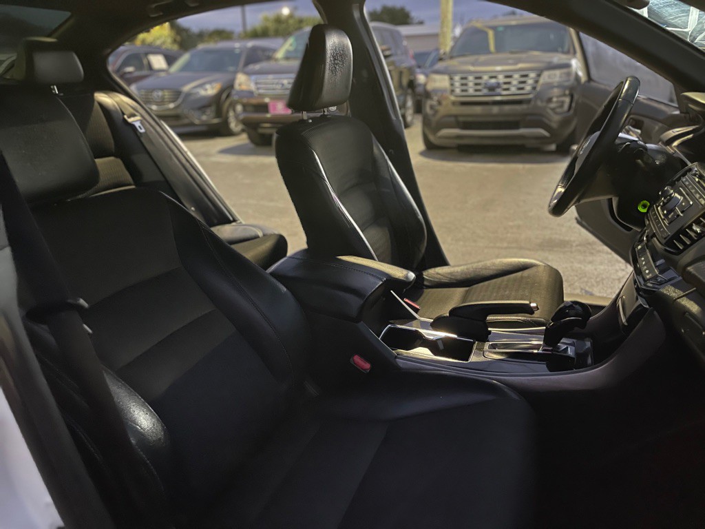 2016 Honda Accord Image 16