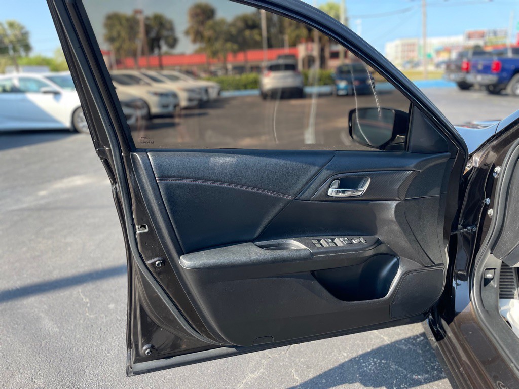 2017 Honda Accord Image 9