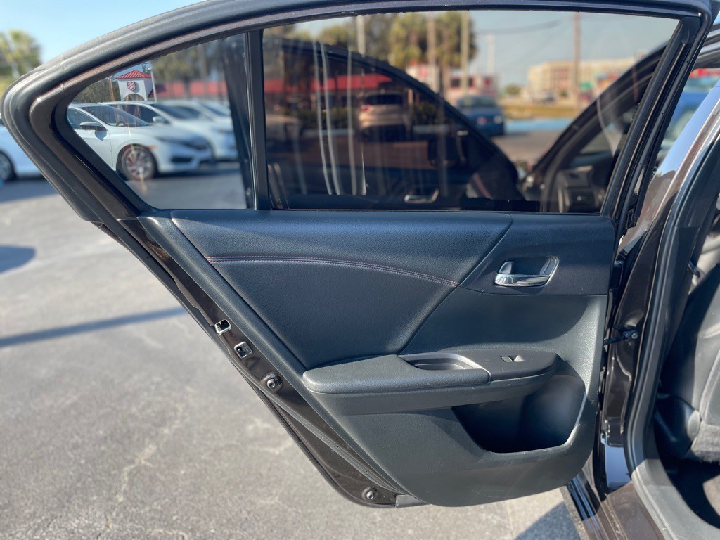 2017 Honda Accord Image 11