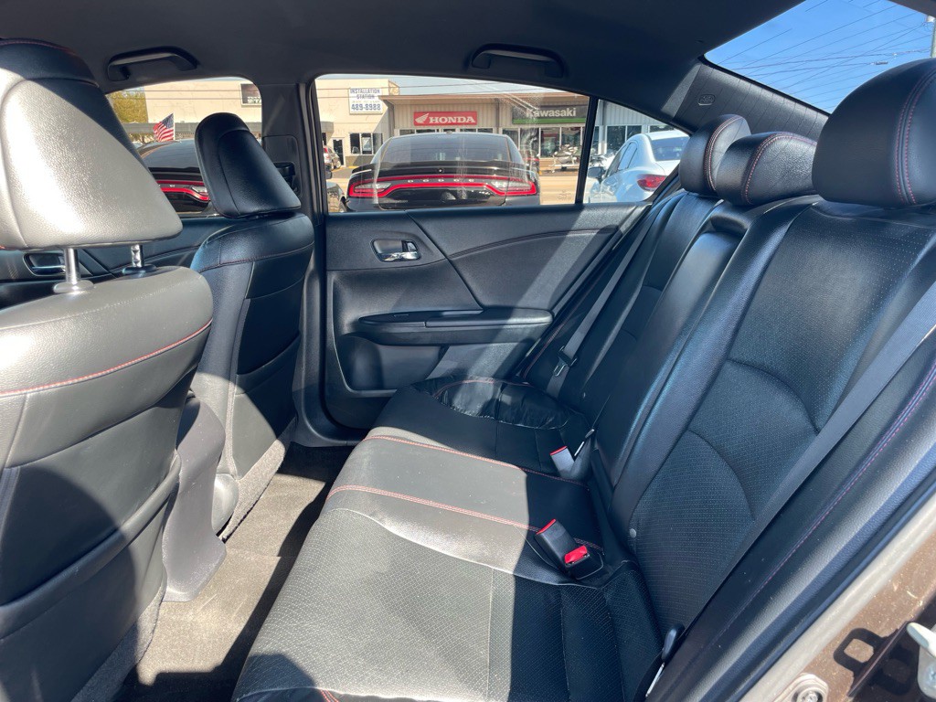 2017 Honda Accord Image 12
